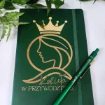 Notes A5 z długopisem "Kobieta w Przywództwie"
