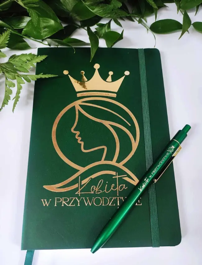 kwp2 Notes A5 z długopisem "Kobieta w Przywództwie" - obrazek 1